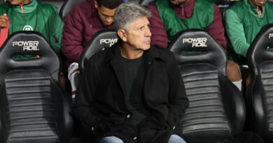 Entre o campo e o microfone: torcida amplia desconforto com Renato Gaúcho