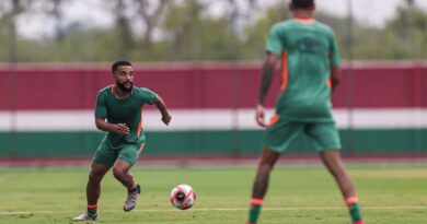 Samuel Xavier volta a atuar em jogo-treino e avança na recuperação de lesão