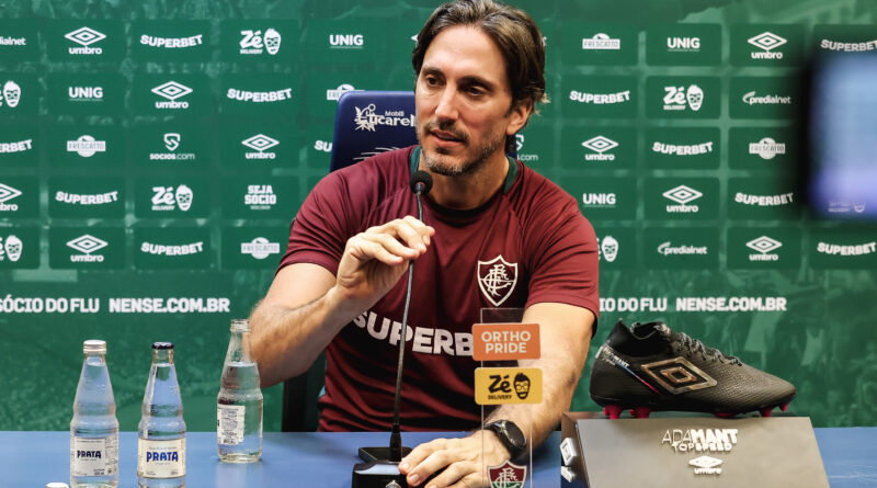 Zubeldía diz que Acosta deve jogar o clássico contra o Vasco