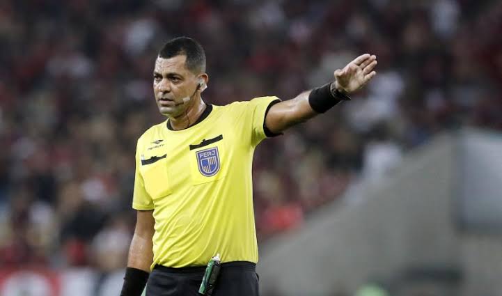 CBF define Wagner do Nascimento Magalhães como árbitro do clássico entre Vasco e Fluminense