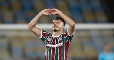 “Marcar o nome na história”: Renê projeta 2026 de títulos no Fluminense e se prepara para concorrência de Arana