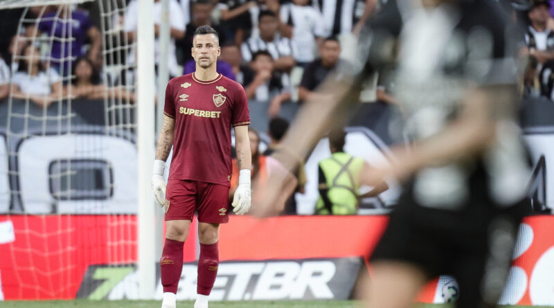 Interminável: Fábio é o único do Fluminense a disputar todos os jogos do Brasileirão deste ano