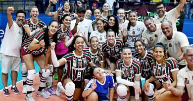 Com Thiago Silva na arquibancada, Fluminense vence no tiebreak e sobe na tabela da Superliga Feminina Com Thiago Silva na arquibancada, Fluminense vence no tiebreak e sobe na tabela da Superliga Feminina