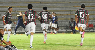 Xerém neles: molecada estreia bem e enche o coração tricolor de orgulho e esperança Xerém neles: molecada estreia bem e enche o coração tricolor de orgulho e esperança