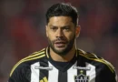 Fluminense fica próximo de acerto com Hulk e Savarino, diz PVC