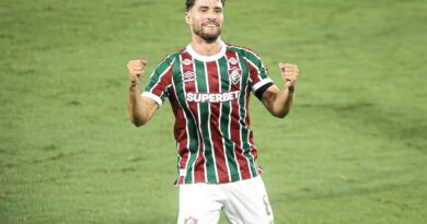 Fluminense recusou ofertas, incluindo de clube da Premier League, por Martinelli e trata meia como inegociável