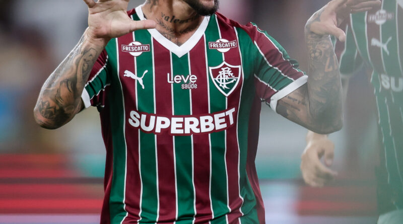 Com golaço de Lucho Acosta, Fluminense vence o Botafogo e assume vice-liderança do Brasileirão