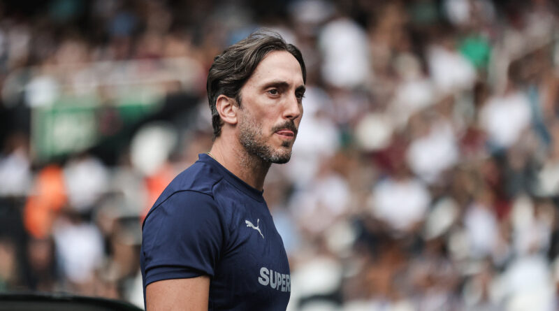 O Rei dos Clássicos: Zubeldía faz história no Fluminense, quebra recorde de quase um século e supera marca de Diniz