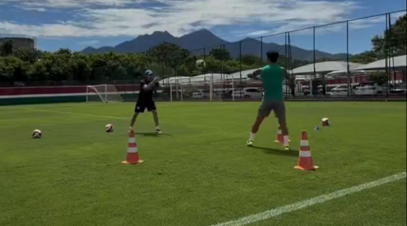 Cano volta a treinar com bola e traz alívio para o ataque do Fluminense