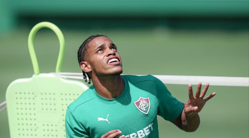 Matheus Reis sofre nova lesão no joelho e desfalca o Fluminense até o fim de 2026