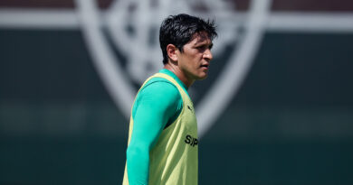 Cano completa cinco meses sem jogar e vive expectativa de retorno após Data Fifa Cano completa cinco meses sem jogar e vive expectativa de retorno após Data Fifa