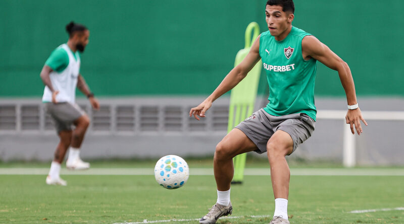 Fala, jogador: Kevin Serna comemora marca de 100 jogos e projeta duelo no Maracanã