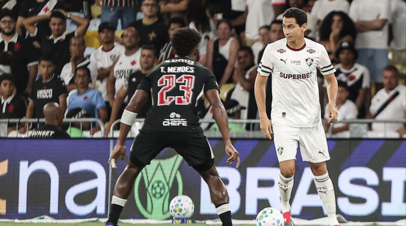 Fluminense abre dois gols de vantagem, mas leva a virada do Vasco e perde clássico