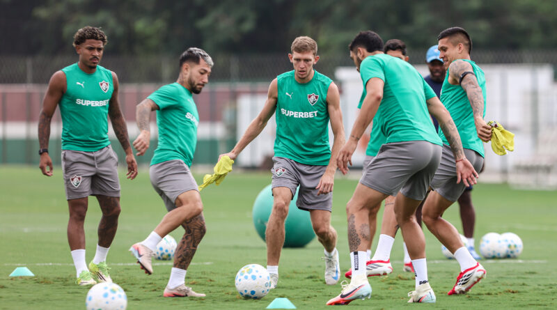 Com John Kennedy e Freytes, Fluminense divulga relacionados para duelo contra o Atlético-MG