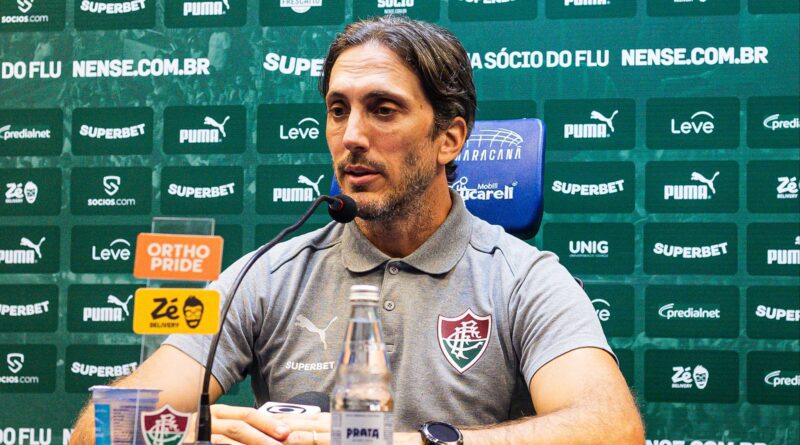 Zubeldía justifica demora nas substituições: ‘Não tinha por que mexer’