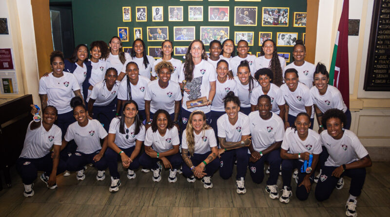 Primeiro título profissional do futebol feminino do Fluminense ganha espaço no museu do clube