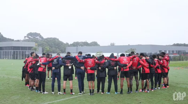 Rival do Fluminense neste domingo, Athletico-PR volta a campo após 18 dias sem jogos oficiais