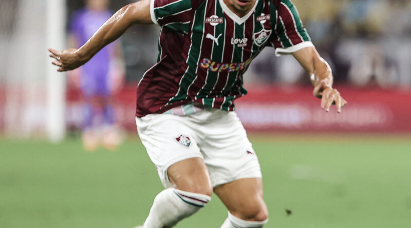 Capitão da Venezuela alfineta Savarino, e esposa do jogador do Flu rebate: ‘Vergonha da sua história’