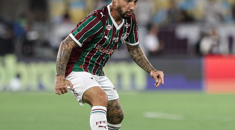 Suspenso, Acosta não enfrenta o Coritiba e abre disputa por vaga no meio