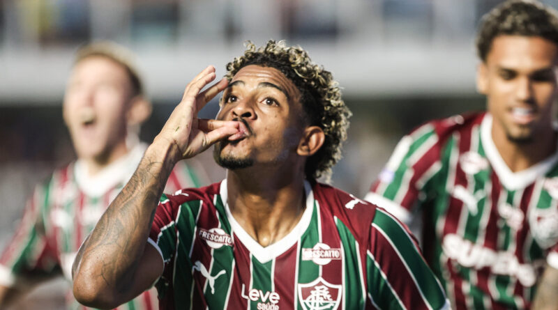 Gol decisivo: Comemoração ‘diferente’ de John Kennedy viraliza nas redes sociais