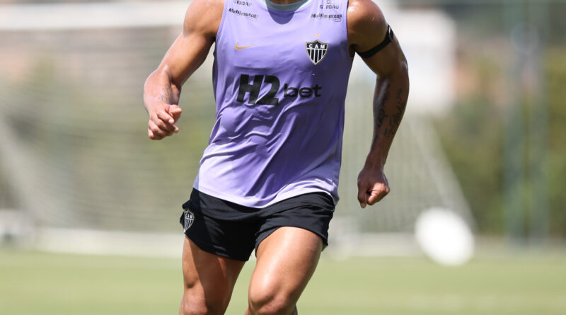 Hulk treina em separado no Atlético-MG e aguarda definição para possível acerto com o Fluminense