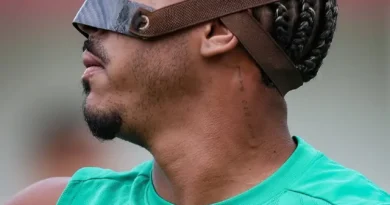 John Kennedy treina com máscara mas não preocupa para encarar o Bolívar