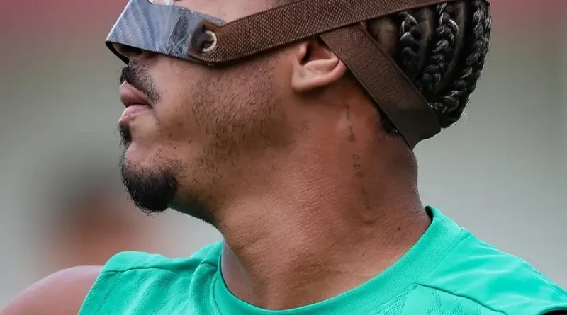 John Kennedy treina com máscara mas não preocupa para encarar o Bolívar