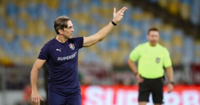 Zubeldía valoriza vitória sobre o São Paulo e mira Bolívar: “Temos que ganhar” Zubeldía valoriza vitória sobre o São Paulo e mira Bolívar: “Temos que ganhar”
