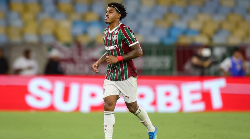 Fala, jogador: “Com o apoio da torcida, a gente se torna mais forte”, afirma John Kennedy antes de decisão do Fluminense