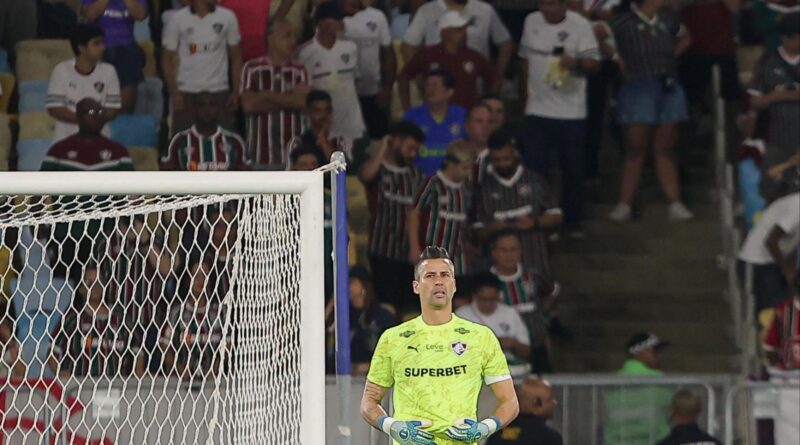 Fora até da pré-lista para a Copa, Fábio desabafa: “Não faço meu melhor pela CBF”