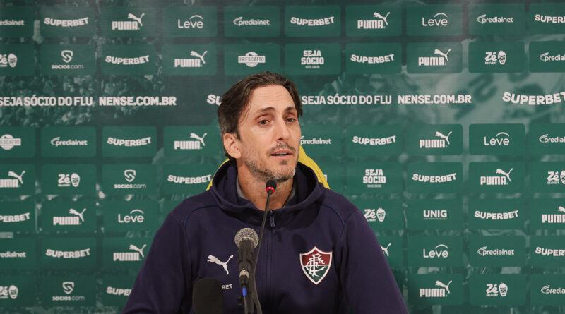 Zubeldía reclama de pênalti não marcado após derrota do Fluminense: “O árbitro se equivocou feio”