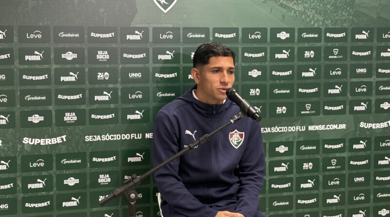Savarino comenta vaias da torcida do Fluminense: “Acho exagerado”