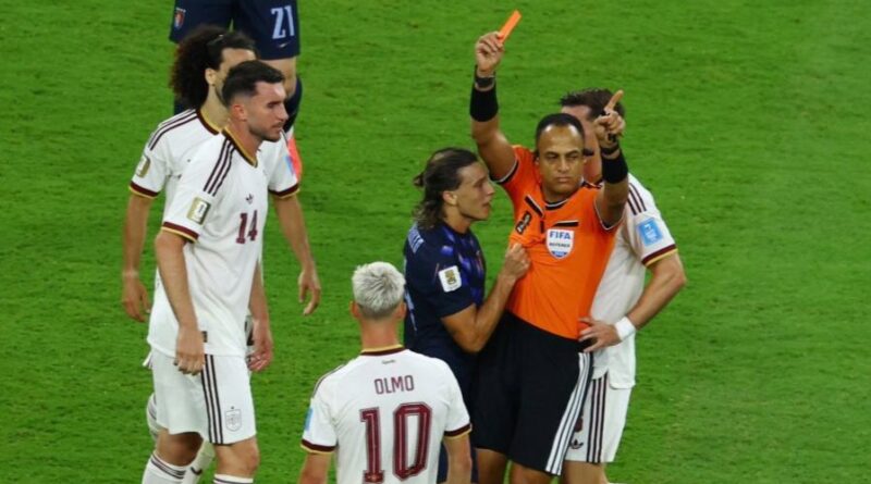 Canobbio é expulso, Uruguai perde para a Espanha e dá adeus à Copa do Mundo