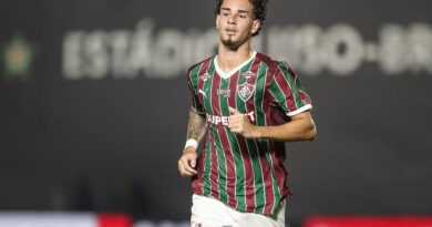 Fluminense encaminha venda de Agner para clube dos Emirados Árabes