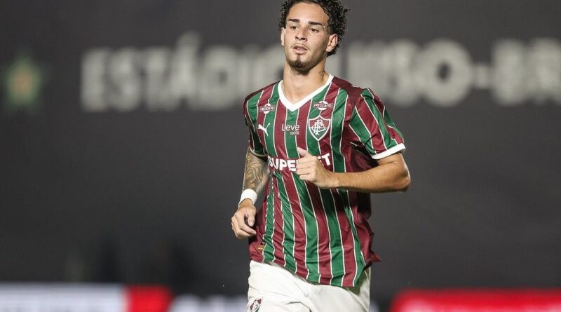 Fluminense encaminha venda de Agner para clube dos Emirados Árabes