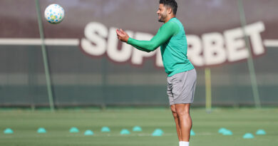Thiago Silva é dúvida para os amistosos contra Bahia e Nova Iguaçu; Hulk estreia com a camisa tricolor Thiago Silva é dúvida para os amistosos contra Bahia e Nova Iguaçu; Hulk estreia com a camisa tricolor