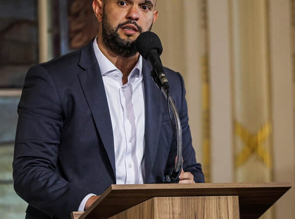 Com foco na transparência, presidente do Fluminense detalha projeto da SAF e exige quitação integral da dívida
