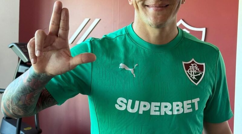 Elenco do Fluminense se reapresenta após período de férias durante a Copa do Mundo