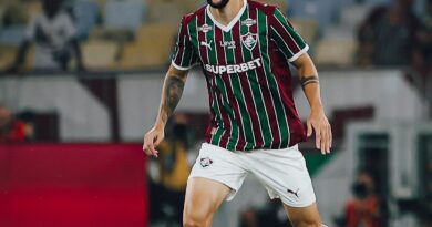 Millán e Jemmes deixam jogo com dores e serão reavaliados pelo Fluminense Millán e Jemmes deixam jogo com dores e serão reavaliados pelo Fluminense