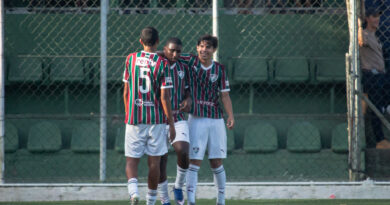 Fluminense vence o Atlético-GO e se mantém na liderança do Brasileirão sub-17 Fluminense vence o Atlético-GO e se mantém na liderança do Brasileirão sub-17