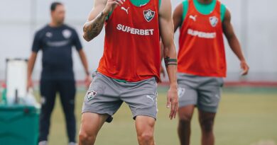 Jemmes volta a treinar e pode reforçar o Fluminense contra o Vasco Jemmes volta a treinar e pode reforçar o Fluminense contra o Vasco
