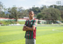 Lucas assina primeiro contrato profissional com o Fluminense