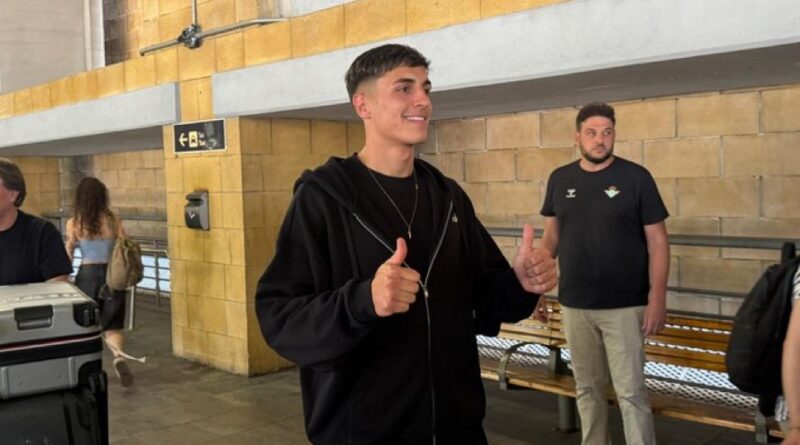 Facundo Bernal desembarca na Espanha para oficializar acerto com o Real Betis