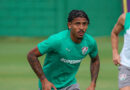 John Kennedy pega dois jogos de suspensão por conta de expulsão contra o RB Bragantino