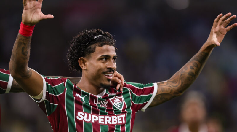 Jornalista revela desejo de John Kennedy após proposta da Lazio ao Fluminense