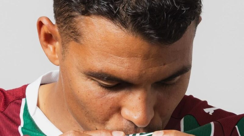 Thiago Silva enfrenta o Bahia? Fluminense deixa presença do zagueiro no ar com post nas redes