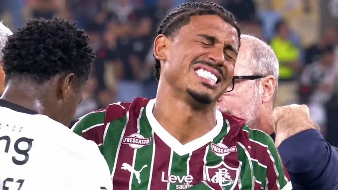 John Kennedy tem lesão no ligamento cruzado do joelho direito confirmada pelo Fluminense e passará por cirurgia