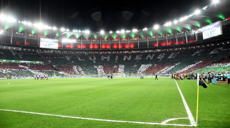Torcida do Fluminense prepara mosaico para decisão contra o Vasco pela Copa do Brasil