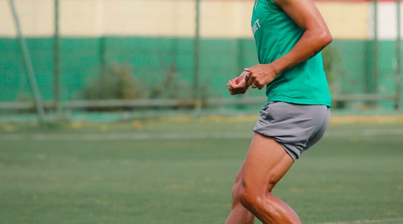 Thiago Silva treina com o elenco e pode voltar ao Fluminense contra o Independiente Rivadavia