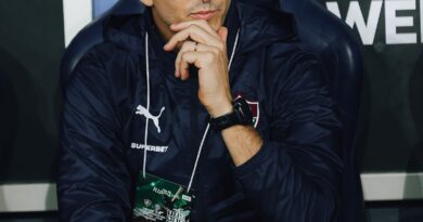 Pressão aumenta, mas Zubeldía deve seguir no Fluminense pelo menos até o jogo da Libertadores Pressão aumenta, mas Zubeldía deve seguir no Fluminense pelo menos até o jogo da Libertadores